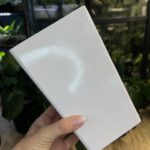 Biała elegancka kwadratowa osłonka na rośliny 12,5 cm – lekka i odporna